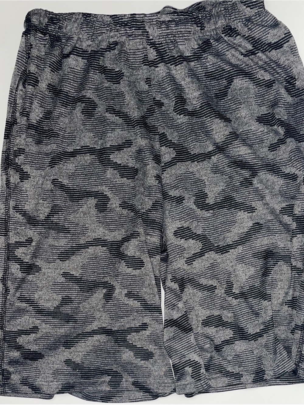 Men's Gray & Black Camouflage Shorts Sz L